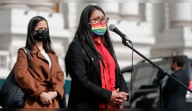 Ruth Luque, vocera de la bancada de Juntos por el Perú Ruth Luque, vocera de la bancada de Juntos por el Perú