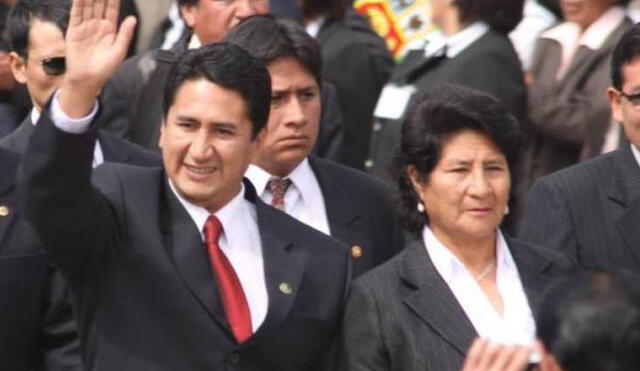 Vladimir Cerrón y su madre, Bertha Rojas Vladimir Cerrón y su madre, Bertha Rojas