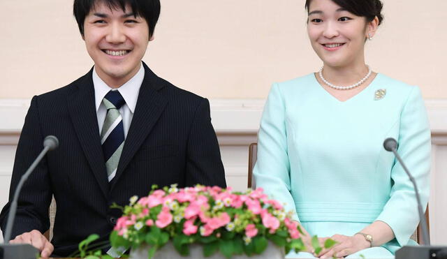 Princesa Mako y su novio, Kei Komuro, en una conferencia de prensa en 2017.