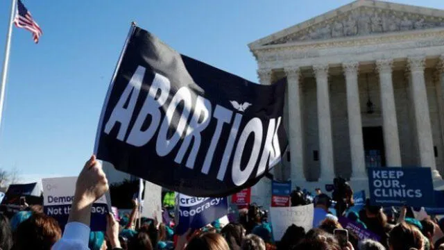La Corte Suprema de EE. UU. decidirá si aplica restricciones al derecho al aborto.