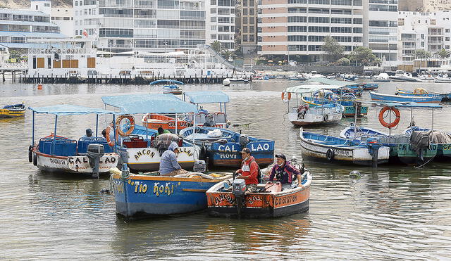 Afectados. Pescadores de Ancón estarían perdiendo cerca de S/ 100 mil diarios.  Foto: Félix Contreras/La República