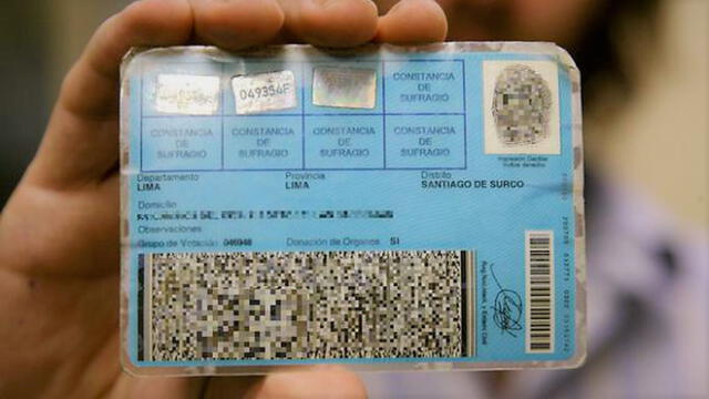 El holograma que utiliza durante procesos electorales como constancia de haber votado. El holograma que utiliza durante procesos electorales como constancia de haber votado.