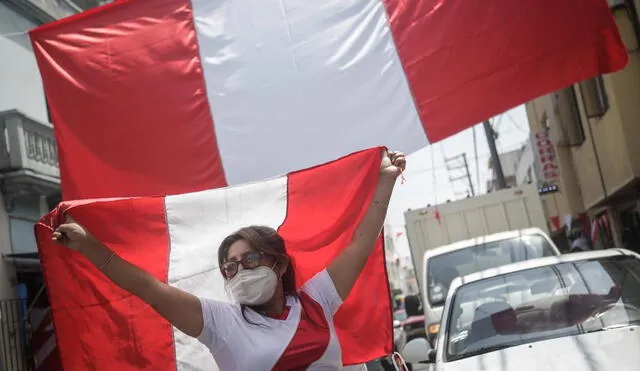 Un ciudadano propuso realizar cambios a la bandera peruana. Un ciudadano propuso realizar cambios a la bandera peruana.