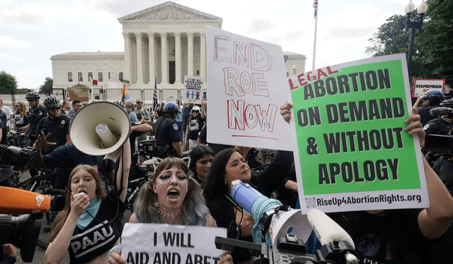 En Washington, colectivos a favor del aborto protestaron en contra de la decisión de la Corte Suprema. Foto: AP   