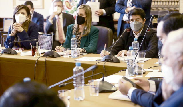Pedro Castillo se presentó en el Congreso de la República. Pedro Castillo se presentó en el Congreso de la República.